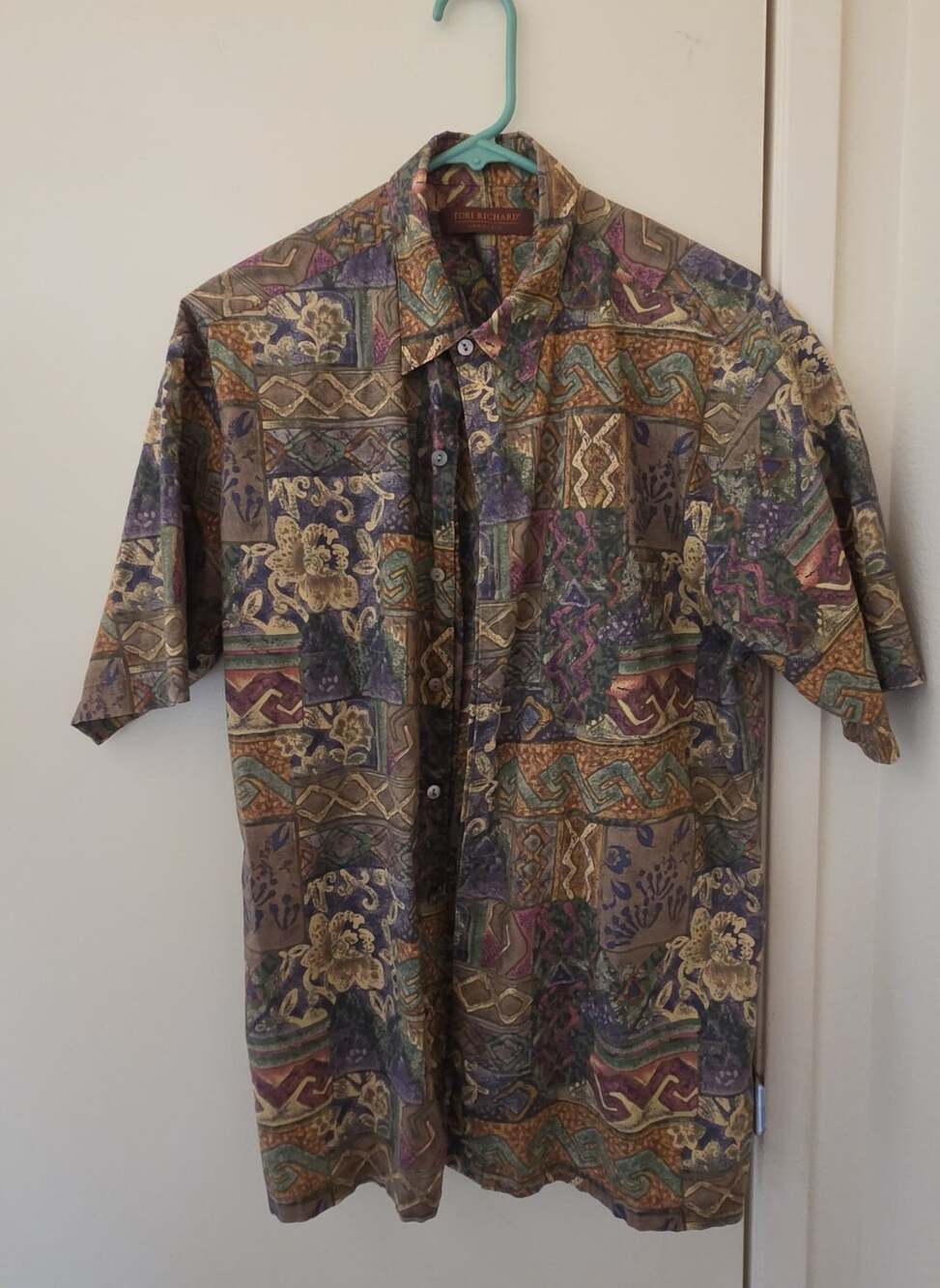 Tori Richard Hawaiian Shirt Size M Multi Color 100% Cotton. Made in Hawaii